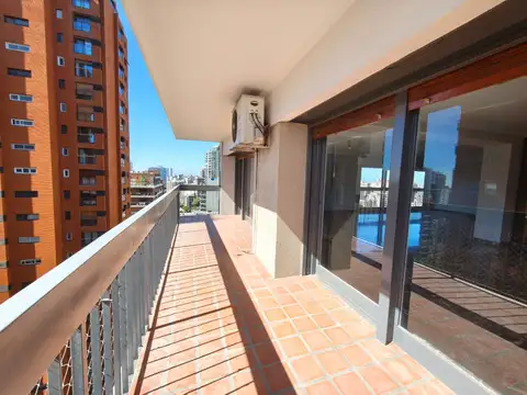 Departamento en Alquiler con 2 cocheras