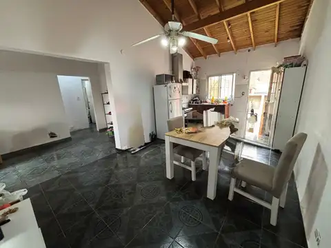VENTA CASA 4 AMBIENTES - PRESIDENTE DERQUI
