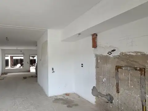 Casa 4 ambientes con 2 baños