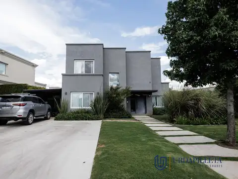 Casa en venta con 3 dormitorios en Ayres Plaza