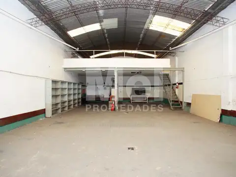 Galpon de 190 m2 cubiertos. Lote de  21.65x8.66