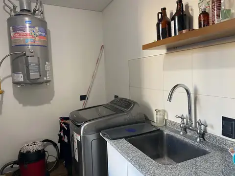 Casa 5 ambientes con 4 baños