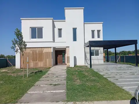VENTA CASA A ESTRENAR VILLAGE JOVEN BELLA VISTA