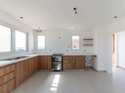 Casa 4 ambientes con 3 baños