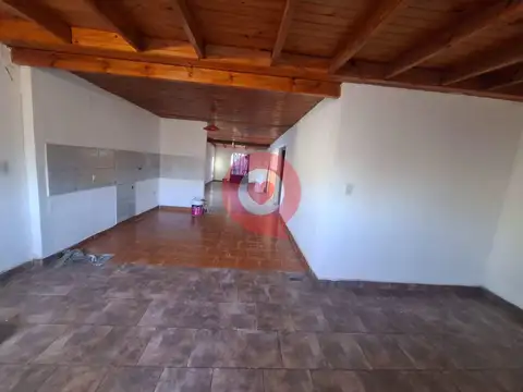 Casa en Alquiler con 3 cocheras