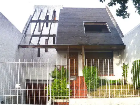 Casa en Venta con 2 cocheras