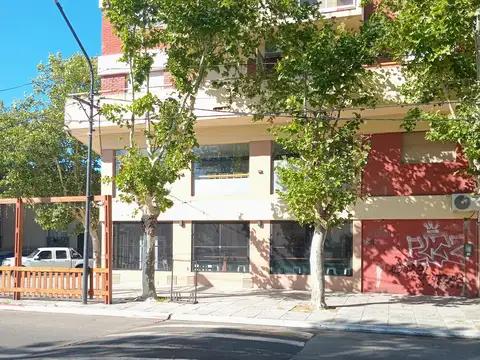 Local en Venta Via Púb.