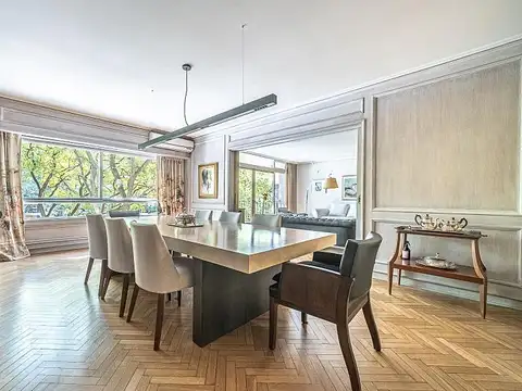 Exclusivo semipiso 4/5 dormitorios. Cochera y baulera. Palermo chico. Av Libertador
