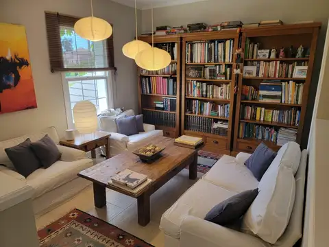 Casa en Venta con 3 cocheras