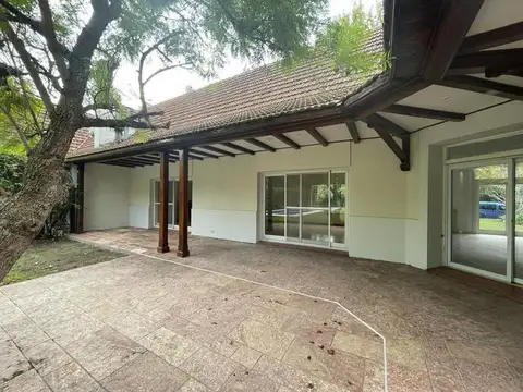 Casa en Venta con renta en San Jorge Village.