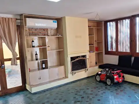 Casa 5 ambientes con 2 baños