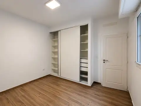 Depto Tipo Casa en Venta en Versalles, USD 155.000