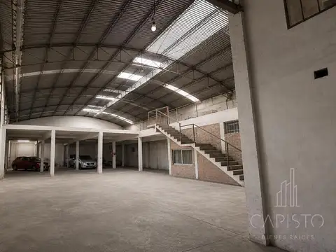 Depósito más local a la calle techo parabolico 8 metros c/entrepiso, oficinas, baños en San Andrés