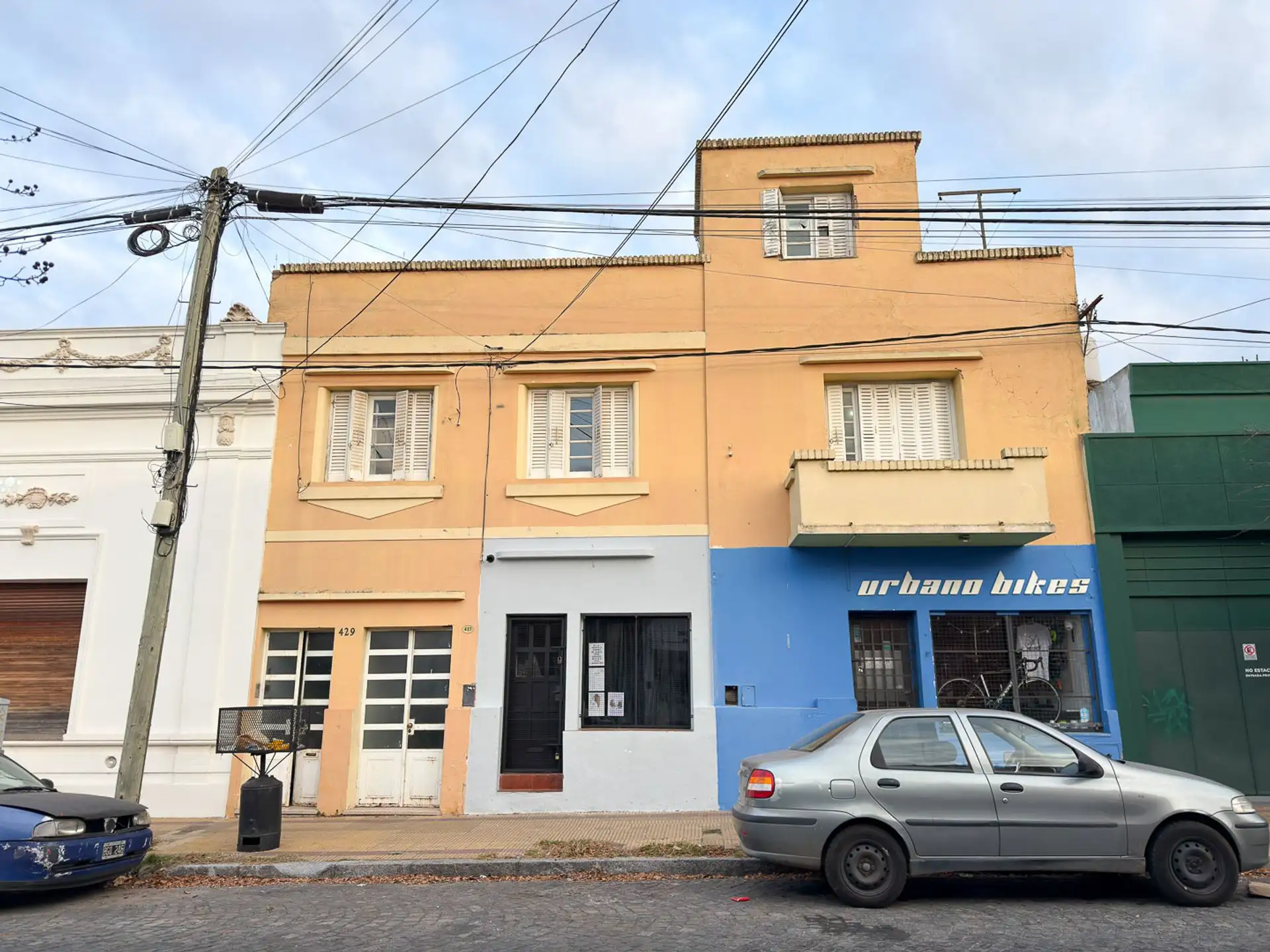 Casa céntrica 3 dormitorios + departamento + 2 locales — Centro