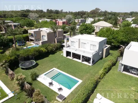 Casa en venta sobre lote interno en Haras Santa María Barrio Eucalipto