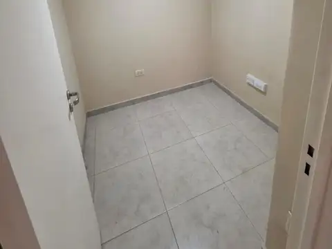 2 de Abril 300, Piso Subsuelo