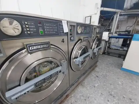 Lavadero de Ropa y Tintoreria con Propiedad