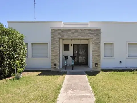 VENTA CASA 5 AMB SANTA GUADALUPE PILAR DEL ESTE