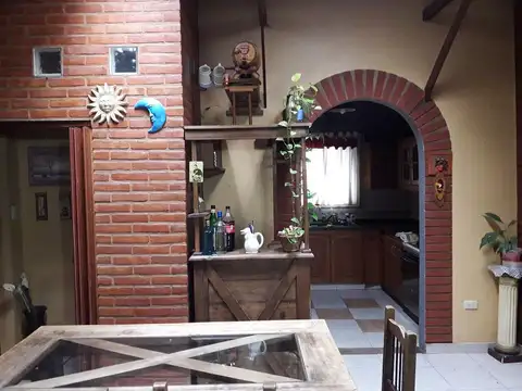 Casa 4 ambientes con 3 baños