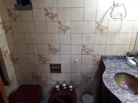 Lamadrid 2000, Casa con Local en Esquina de 3 Ambientes y Cochera, Villa Ballester