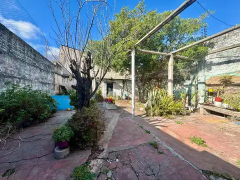 Venta PH 4 ambientes con jardín Sarandí
