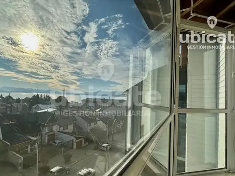 DEPARTAMENTO TIPO DÚPLEX DE 4 DORMITORIOS Y 3 COCHERAS, CON VISTA AL LAGO
