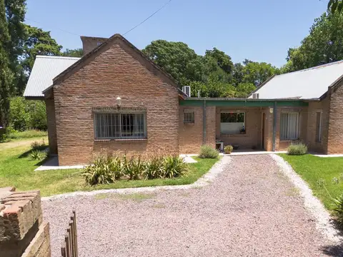 Casa en Venta 4 Ambientes en Loma Verde - Escobar