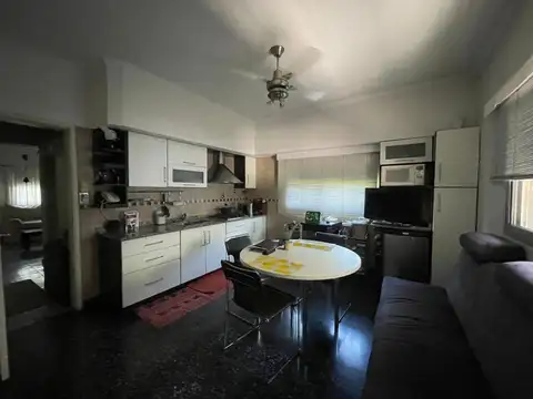 Casa en Venta con 4 cocheras