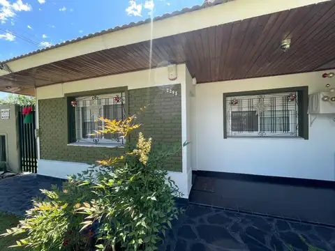 Hermoso Chalet en Barrio Santa Rita, Longchamps.