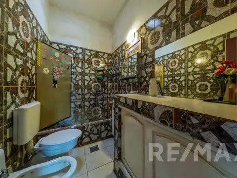 Galpón + 2 Viviendas en Lote 302 m2 Mataderos