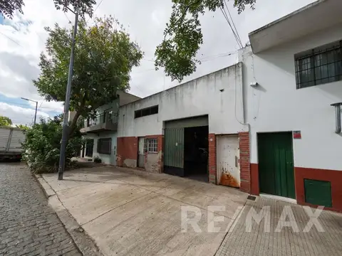 Galpón + 2 Viviendas en Lote 302 m2 Mataderos