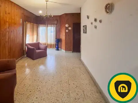 Casa en Venta con 3 cocheras