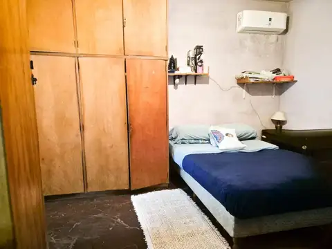 Casa en venta con cochera en Grand Bourg