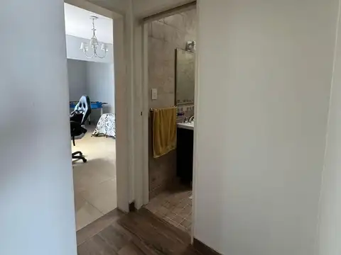 Casa 4 ambientes con cochera en VENTA Banfield