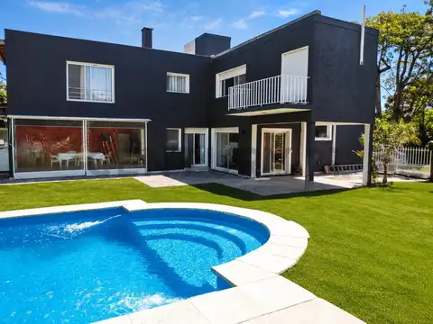 Imponente casa sobre dos lotes en Maschwitz Country Club- acepta permuta