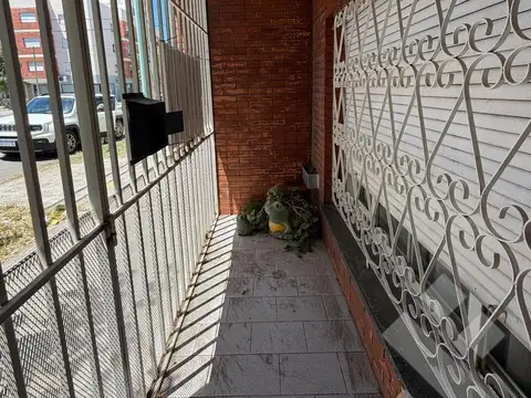 CASA EN VENTA A RECICLAR– CALLE RIVADAVIA AL 700 | NEUQUÉN CAPITAL