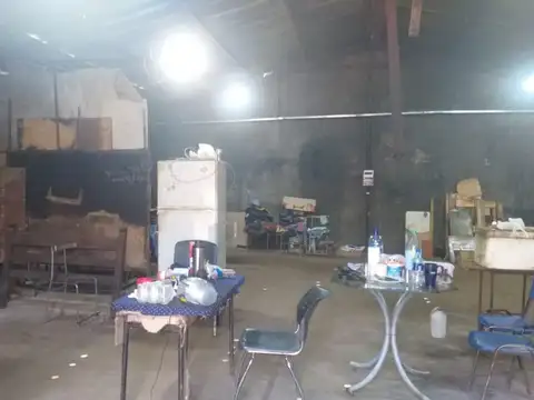 GALPON DESARROLLADO EN LOTE DE 300 M2 EN ZONA INDUSTRIAL  
