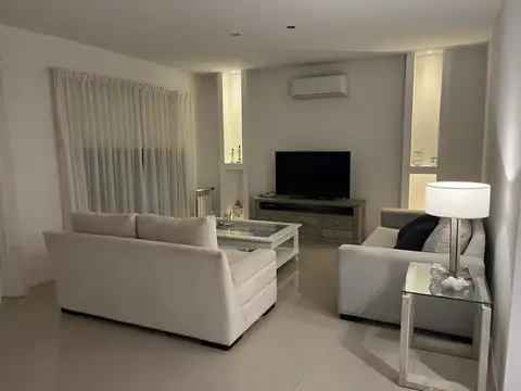 Casa en Alquiler al Este