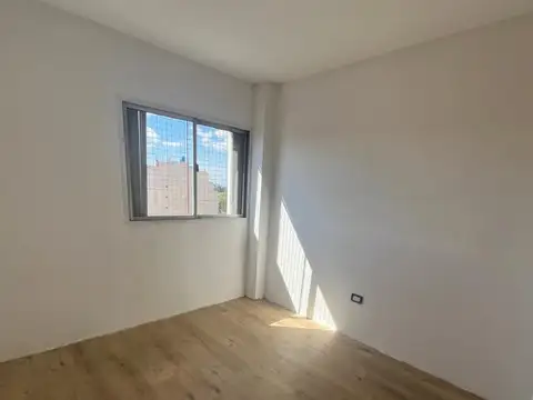 Departamento 3 Amb. al Frente con balcón, muy luminoso