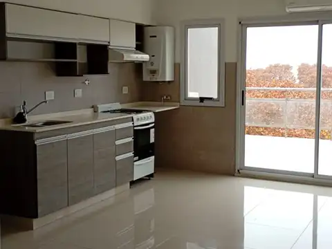 EXCELENTE 2 AMB. AL FRENTE CON BALCÓN TERRAZA Y AIRE ACONDICIONADO