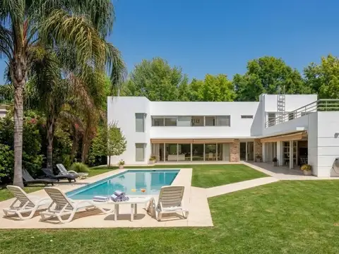 CASA DE 5 DORMITORIOS VENTA JARDIN CON PILETA Y QUINCHO IBARLUCEA