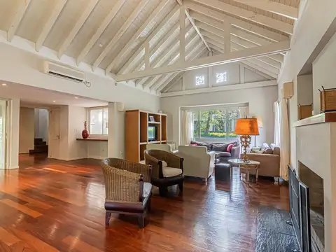 Casa 5 ambientes con 3 baños