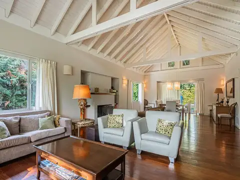 Casa en Venta con 2 cocheras