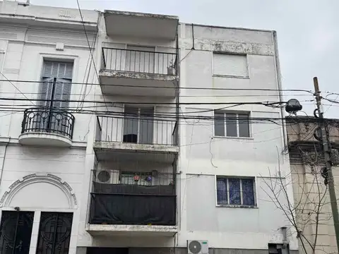 Venta departamento  2 amb  balcon a reciclar Boedo