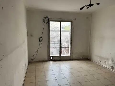 Venta departamento  2 amb  balcon a reciclar Boedo