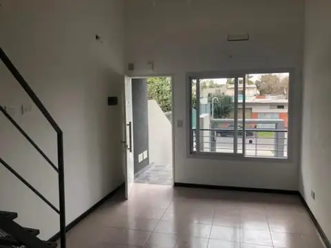 Depto Tipo Casa en Venta de 3 ambientes