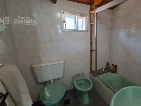 Chalet en Lote Propio con Jardín al Frente, Terraza, Patio y Quincho