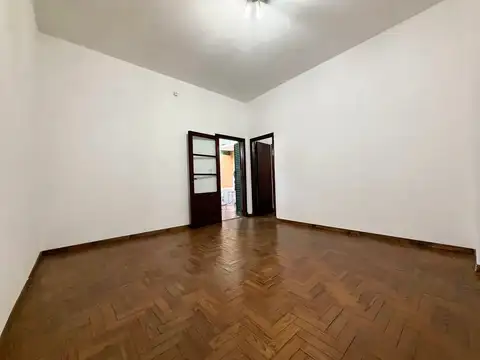 Depto Tipo Casa 7 ambientes con 2 baños