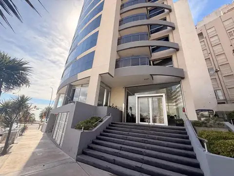 Departamento de tres ambientes con cochera