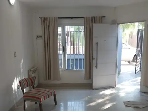 CASA DE 3 DORMITORIOS EN ALQUILER AMOBLADA EMPRESAS